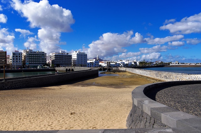 Navigating from Lanzarote Airport to the City Centre: A Complete Guide
